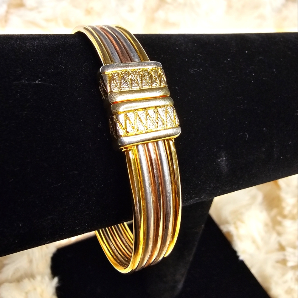 Tres Retired Premier Designs Hinged Bracelet